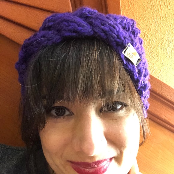 Custom designed headband / ear warmers hand knit. - Picture 4 of 9